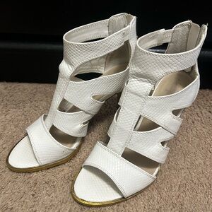 SIMPLY VERA WANG White Strappy High Heel Sandals